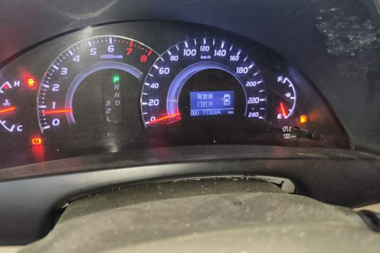 Used Toyota Camry 2011 200G Classic Anniversary Edition Odometer Close Up
