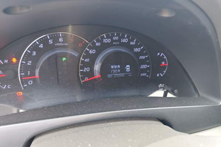 Used Toyota Camry 2011 200G Classic Anniversary Edition Odometer Close Up