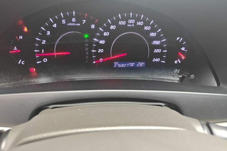 Used Toyota Camry 2011 200E Elite Sunroof Edition Odometer Close Up