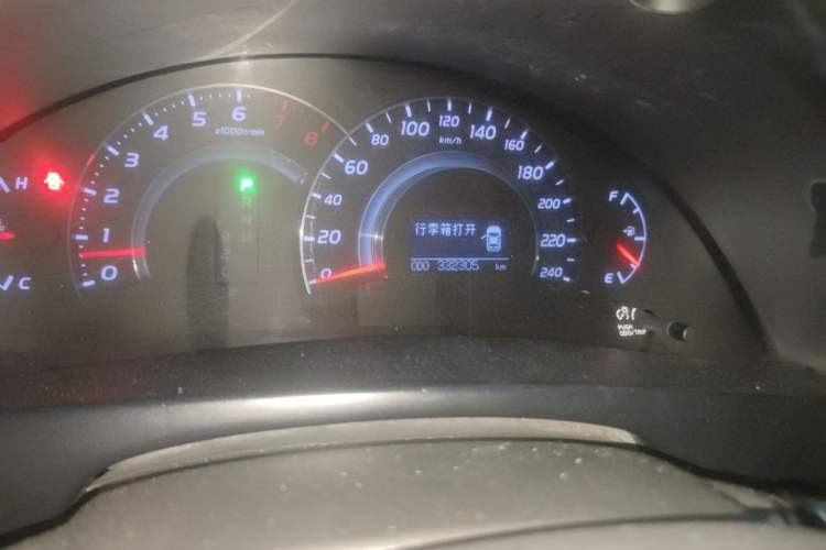 Used Toyota Camry 2011 200G Classic Anniversary Edition Odometer Close Up