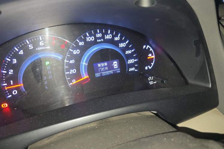 Used Toyota Camry 2011 200G Classic Anniversary Edition Odometer Close Up