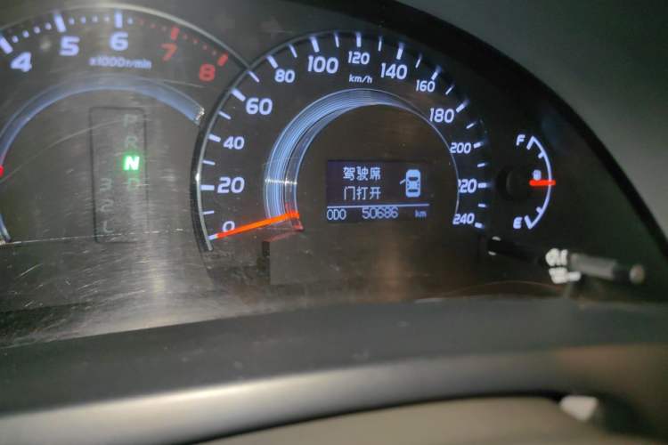 Used Toyota Camry 2011 200G Classic Anniversary Edition Odometer Close Up