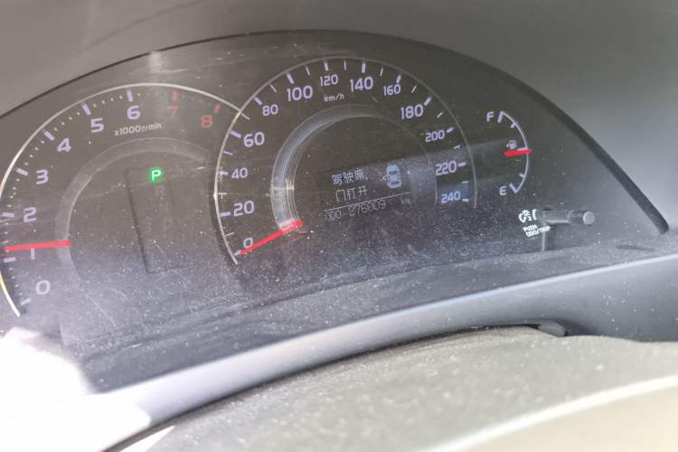 Used Toyota Camry 2011 200G Classic Anniversary Edition Odometer Close Up