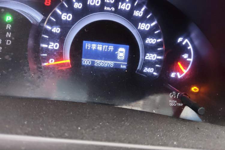 Used Toyota Camry 2011 200G Classic Anniversary Edition Odometer Close Up