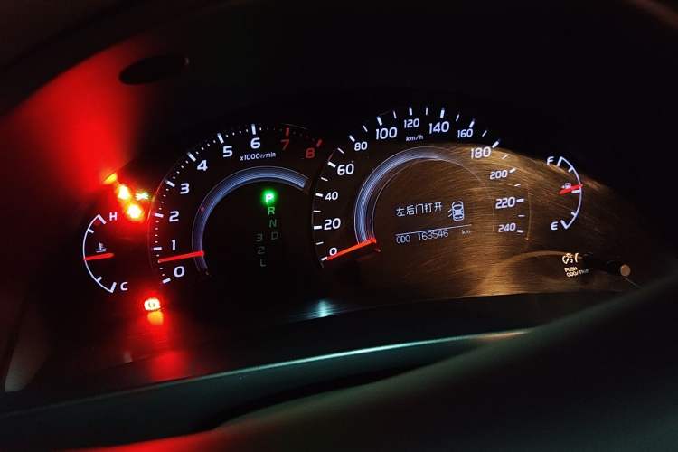 Used Toyota Camry 2011 200G Classic Anniversary Edition Odometer Close Up