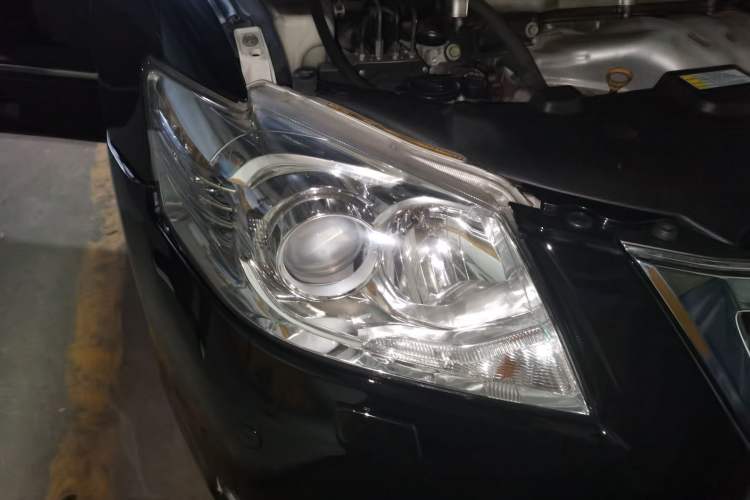 Used Toyota Camry 2011 240G Luxury Anniversary Edition Right Front Headlight