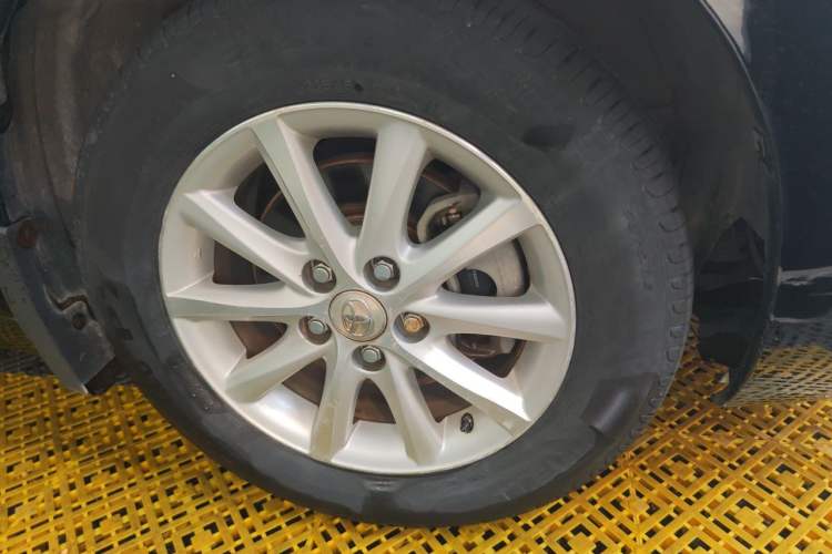 Used Toyota Camry 2011 240G Luxury Anniversary Edition Right Front Wheel Hub