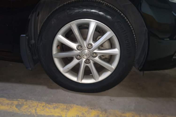 Used Toyota Camry 2011 240G Luxury Anniversary Edition Right Front Wheel Hub
