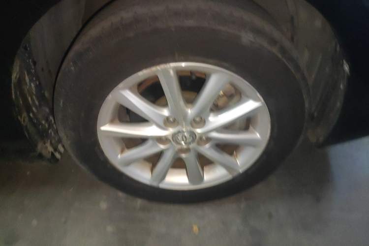 Used Toyota Camry 2011 240G Luxury Anniversary Edition Right Front Wheel Hub