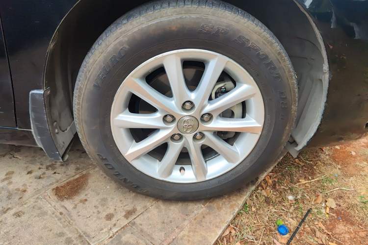 Used Toyota Camry 2011 240G Luxury Anniversary Edition Right Front Wheel Hub