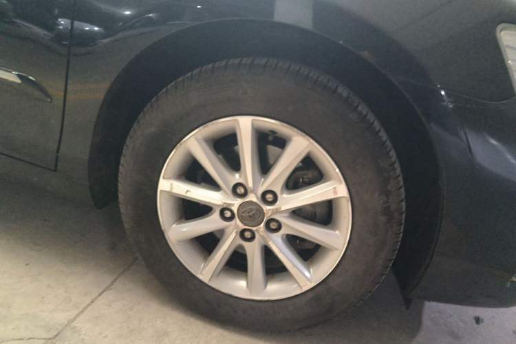 Used Toyota Camry 2011 240G Luxury Anniversary Edition Right Front Wheel Hub
