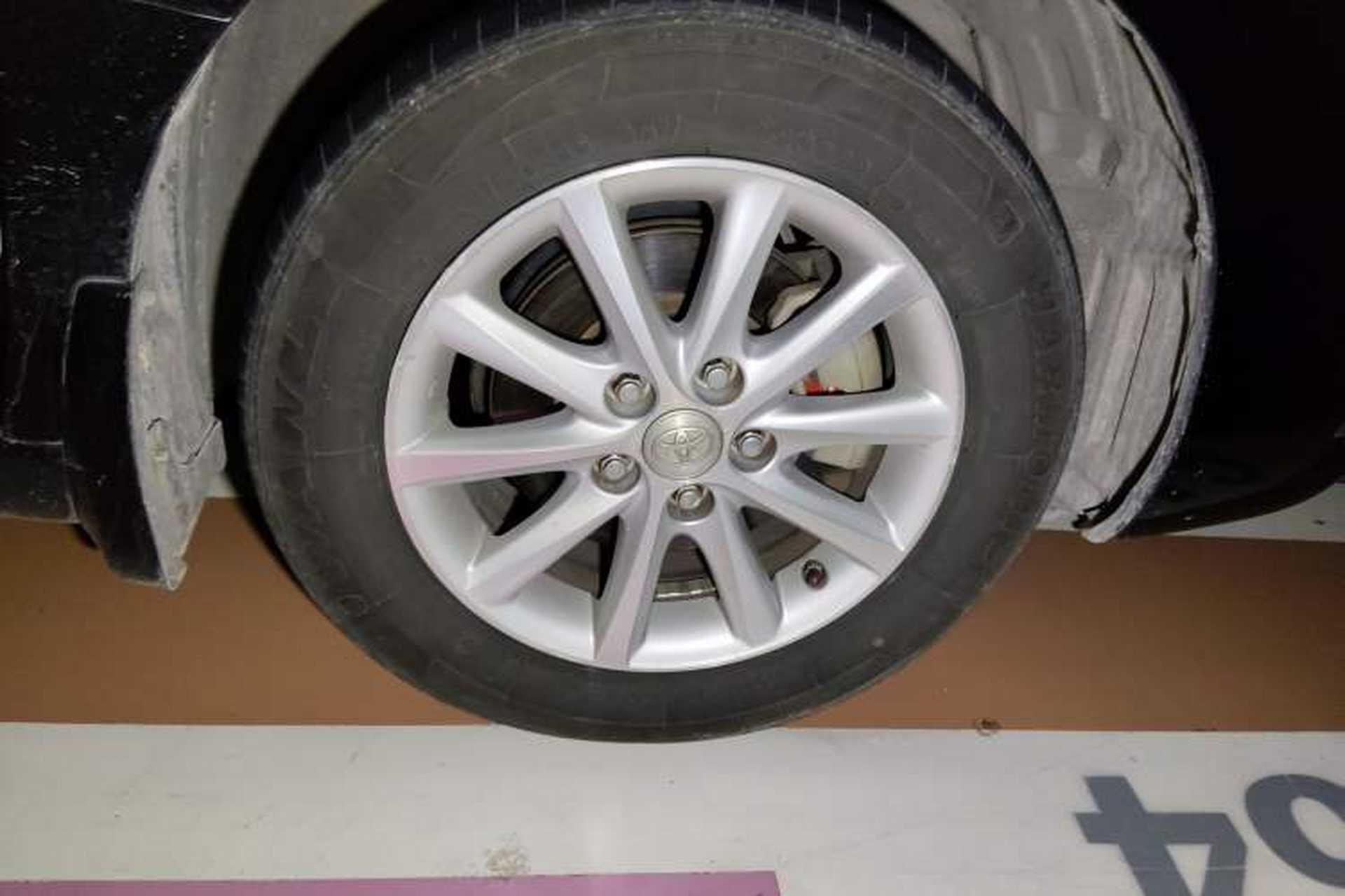 Used Toyota Camry 2011 240G Classic Anniversary Edition Right Front Wheel Hub