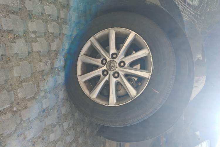 Used Toyota Camry 2011 240G Luxury Anniversary Edition Right Front Wheel Hub