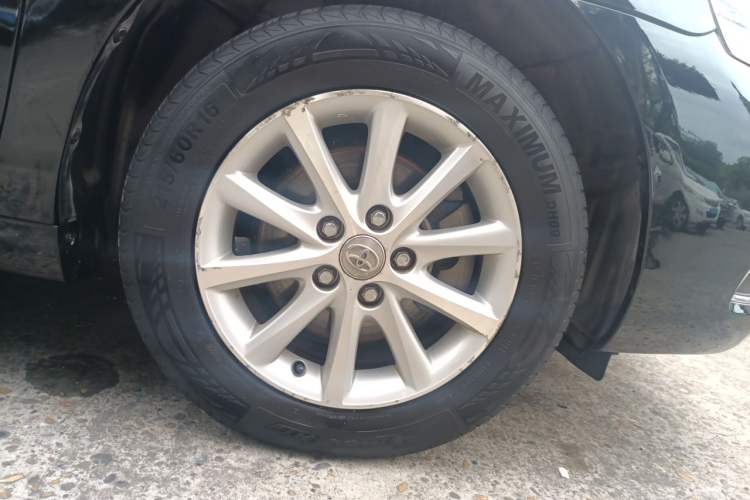 Used Toyota Camry 2011 240G Luxury Anniversary Edition Right Front Wheel Hub