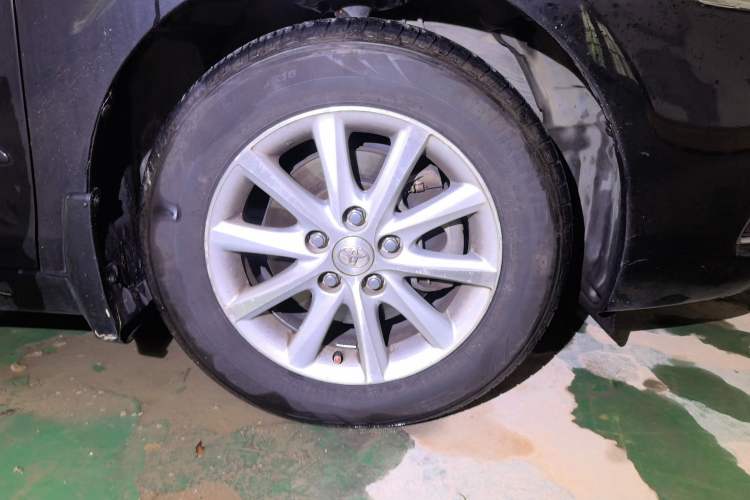 Used Toyota Camry 2011 240G Classic Anniversary Edition Right Front Wheel Hub