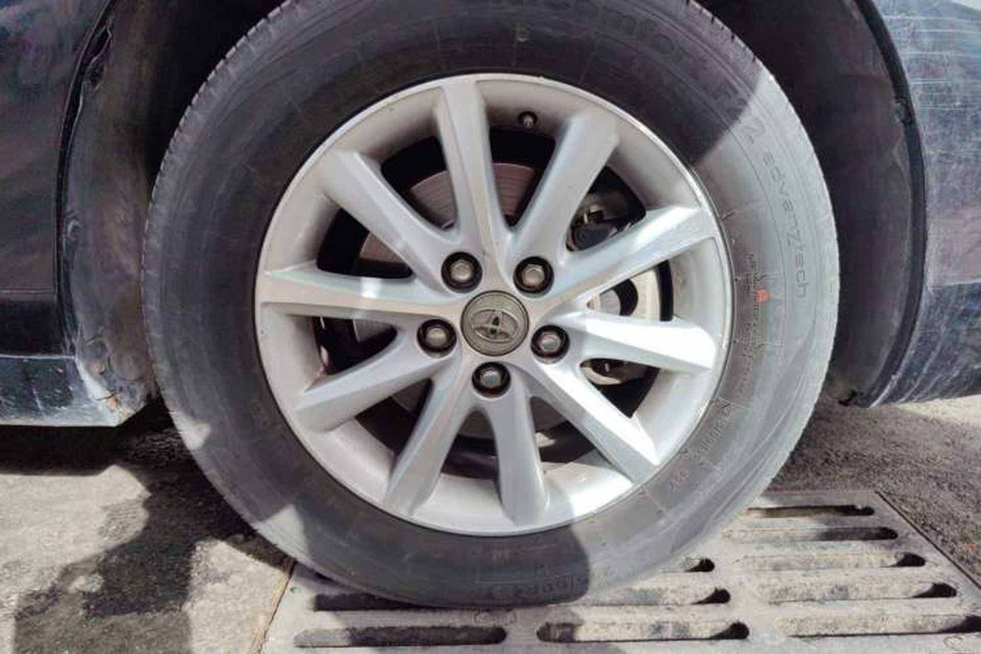 Used Toyota Camry 2011 200G Classic Anniversary Edition Right Front Wheel Hub