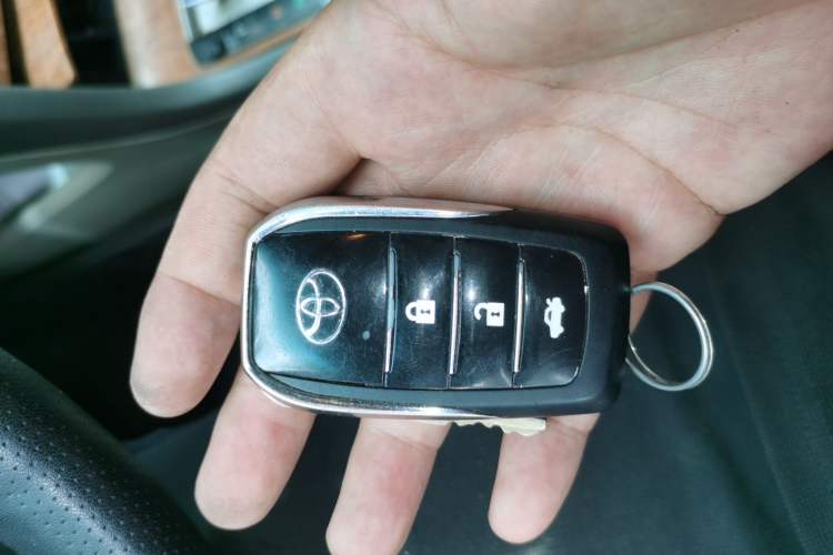 Used Toyota Camry 2011 200G Classic Anniversary Edition Vehicle Key
