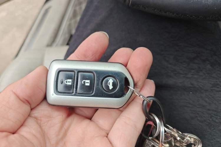 Used Toyota Camry 2011 240G Classic Anniversary Edition Vehicle Key