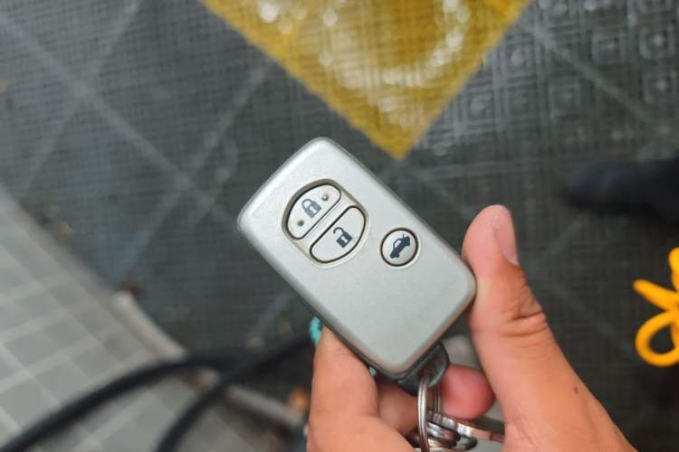 Used Toyota Camry 2011 240G Luxury Anniversary Edition Vehicle Key
