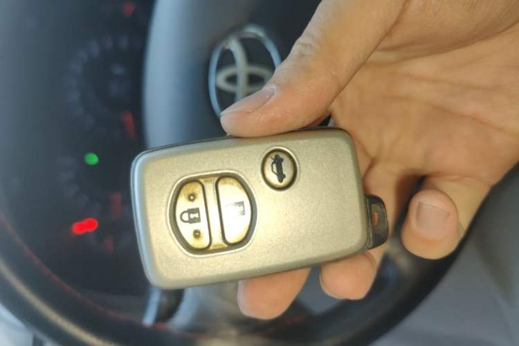 Used Toyota Camry 2011 240G Luxury Anniversary Edition Vehicle Key