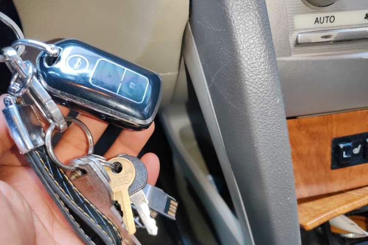 Used Toyota Camry 2011 200G Classic Anniversary Edition Vehicle Key