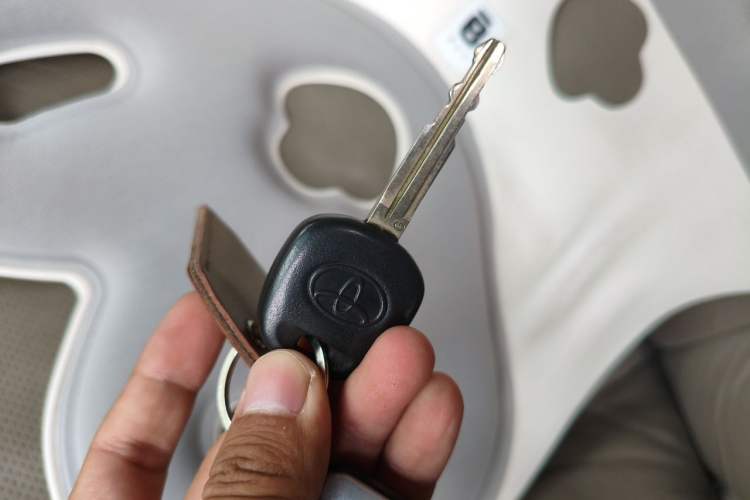 Used Toyota Camry 2011 200G Classic Anniversary Edition Vehicle Key