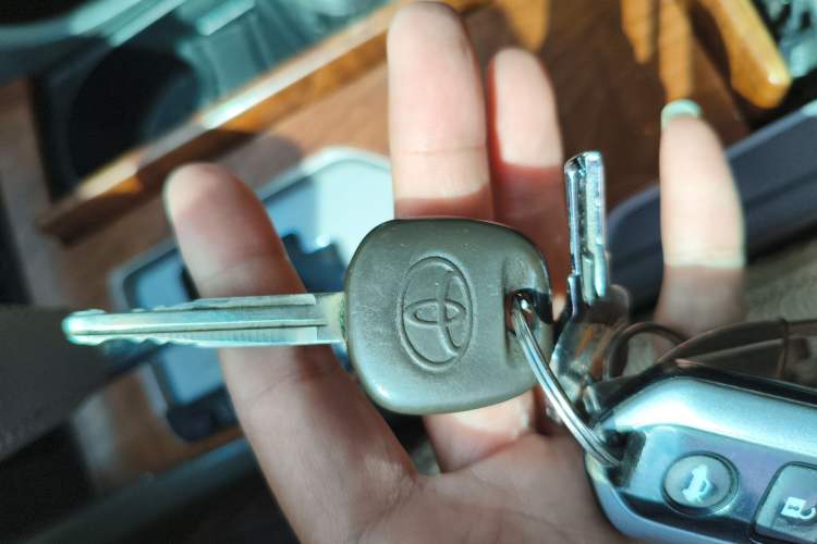 Used Toyota Camry 2011 240G Classic Anniversary Edition Vehicle Key