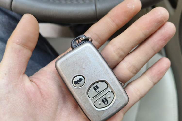 Used Toyota Camry 2011 240G Luxury Anniversary Edition Vehicle Key