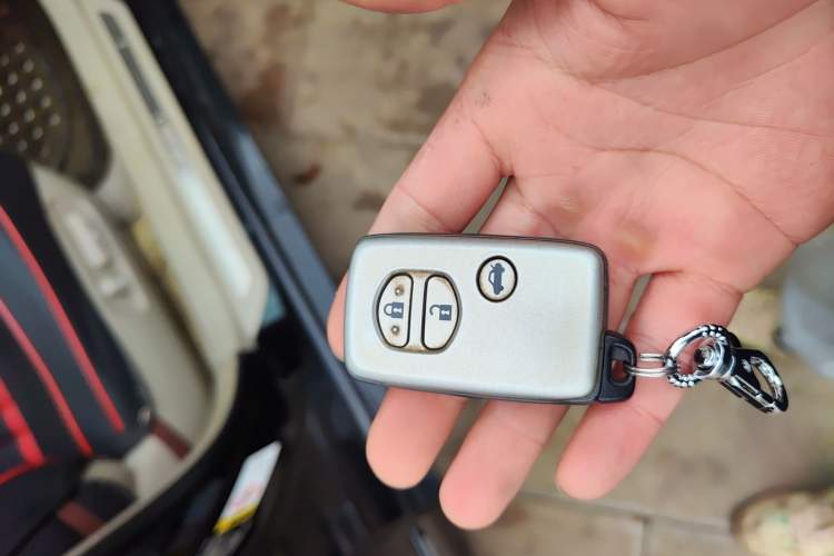 Used Toyota Camry 2011 240G Luxury Anniversary Edition Vehicle Key