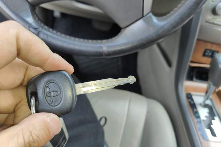 Used Toyota Camry 2011 200G Classic Anniversary Edition Vehicle Key