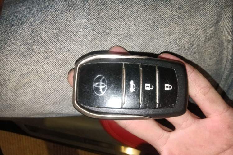 Used Toyota Camry 2011 200G Classic Anniversary Edition Vehicle Key