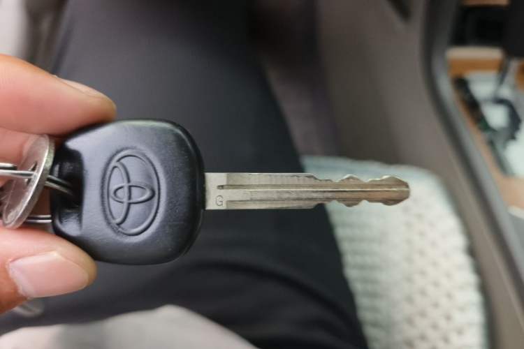 Used Toyota Camry 2011 240G Classic Anniversary Edition Vehicle Key