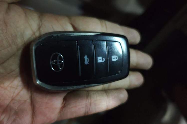 Used Toyota Camry 2011 240G Classic Anniversary Edition Vehicle Key