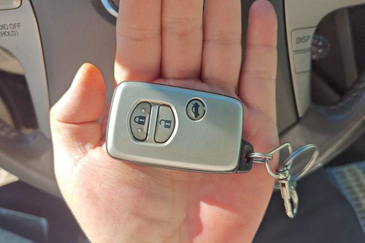 Used Toyota Camry 2011 240G Luxury Anniversary Edition Vehicle Key