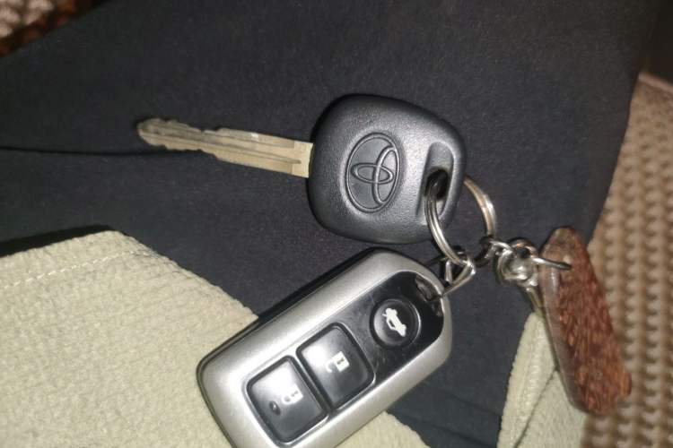 Used Toyota Camry 2011 200G Classic Anniversary Edition Vehicle Key