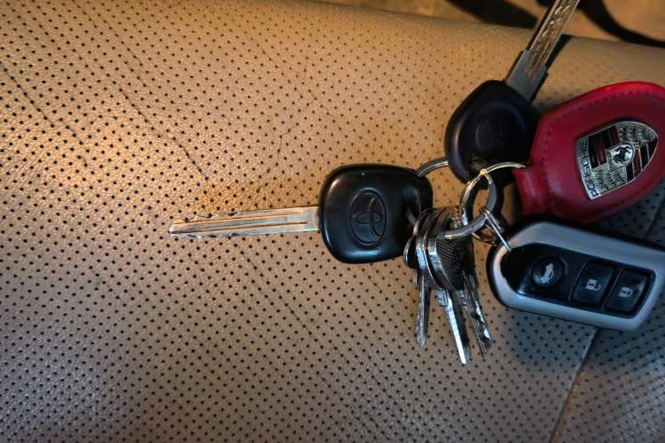 Used Toyota Camry 2011 240G Classic Anniversary Edition Vehicle Key