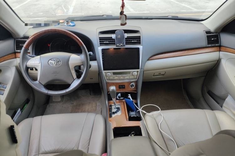 Used Toyota Camry 2011 240G Luxury Anniversary Edition Center Console