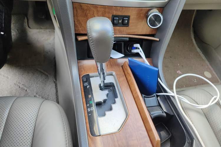 Used Toyota Camry 2011 240G Luxury Anniversary Edition Gear Lever