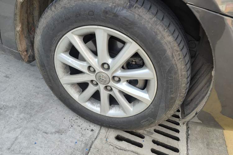 Used Toyota Camry 2011 240G Luxury Anniversary Edition Right Front Wheel Hub