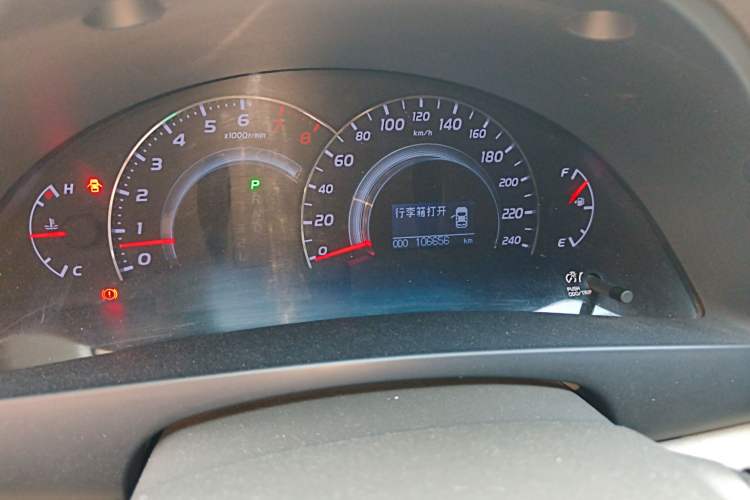 Used Toyota Camry 2011 200G Classic Anniversary Edition Odometer Close Up