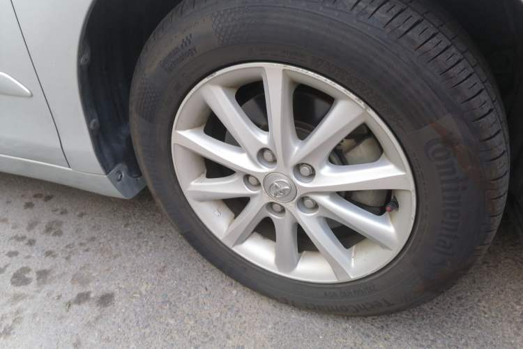 Used Toyota Camry 2011 240G Classic Anniversary Edition Right Front Wheel Hub