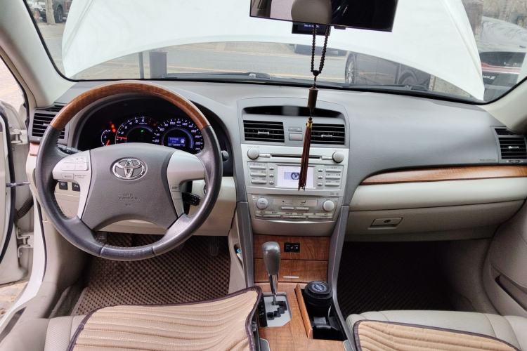 Used Toyota Camry 2011 240G Luxury Anniversary Edition Center Console