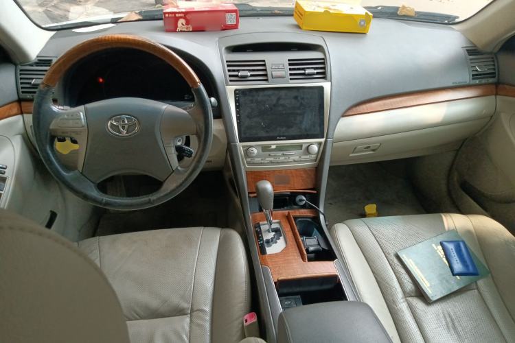 Used Toyota Camry 2011 240G Classic Anniversary Edition Center Console