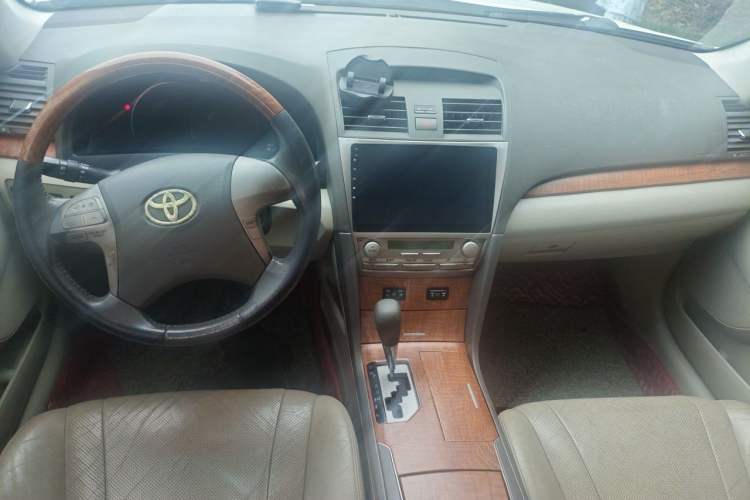 Used Toyota Camry 2011 200G Luxury Anniversary Edition Center Console