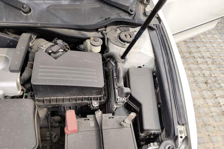 Used Toyota Camry 2011 240G Luxury Anniversary Edition Engine Bay Left