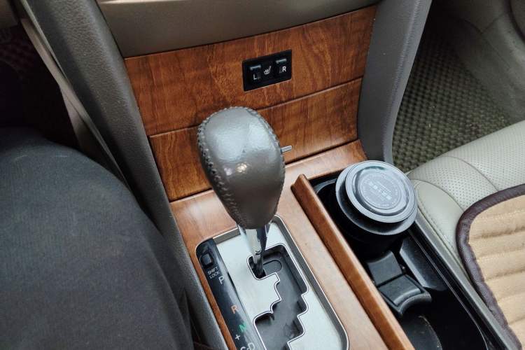 Used Toyota Camry 2011 240G Luxury Anniversary Edition Gear Lever