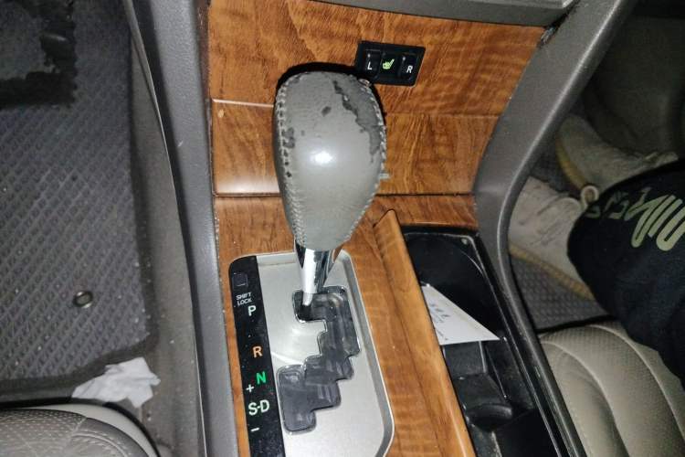 Used Toyota Camry 2011 240G Luxury Anniversary Edition Gear Lever