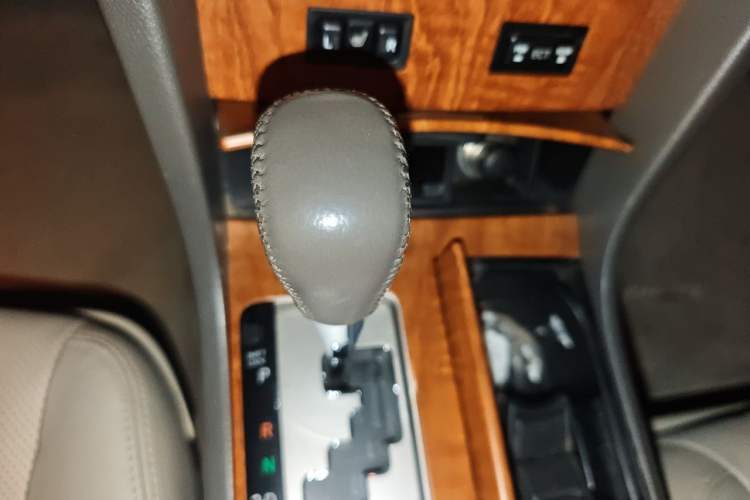 Used Toyota Camry 2011 200G Classic Anniversary Edition Gear Lever