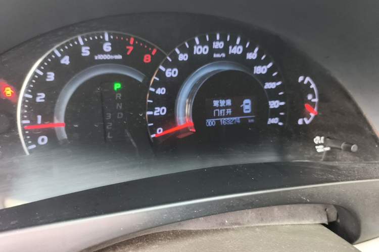 Used Toyota Camry 2011 200G Classic Anniversary Edition Odometer Close Up