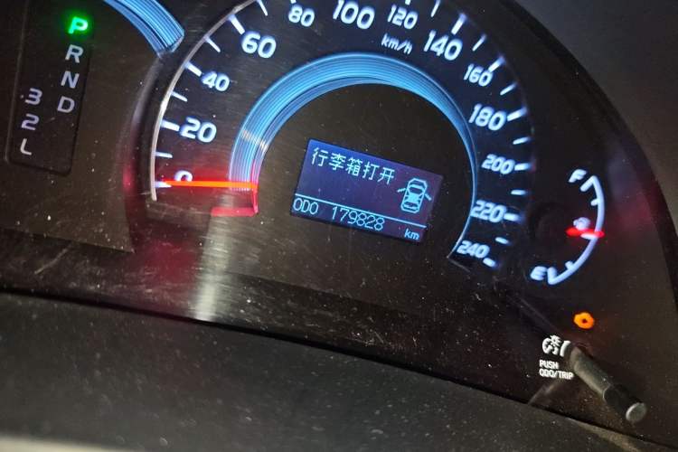 Used Toyota Camry 2011 200G Classic Anniversary Edition Odometer Close Up